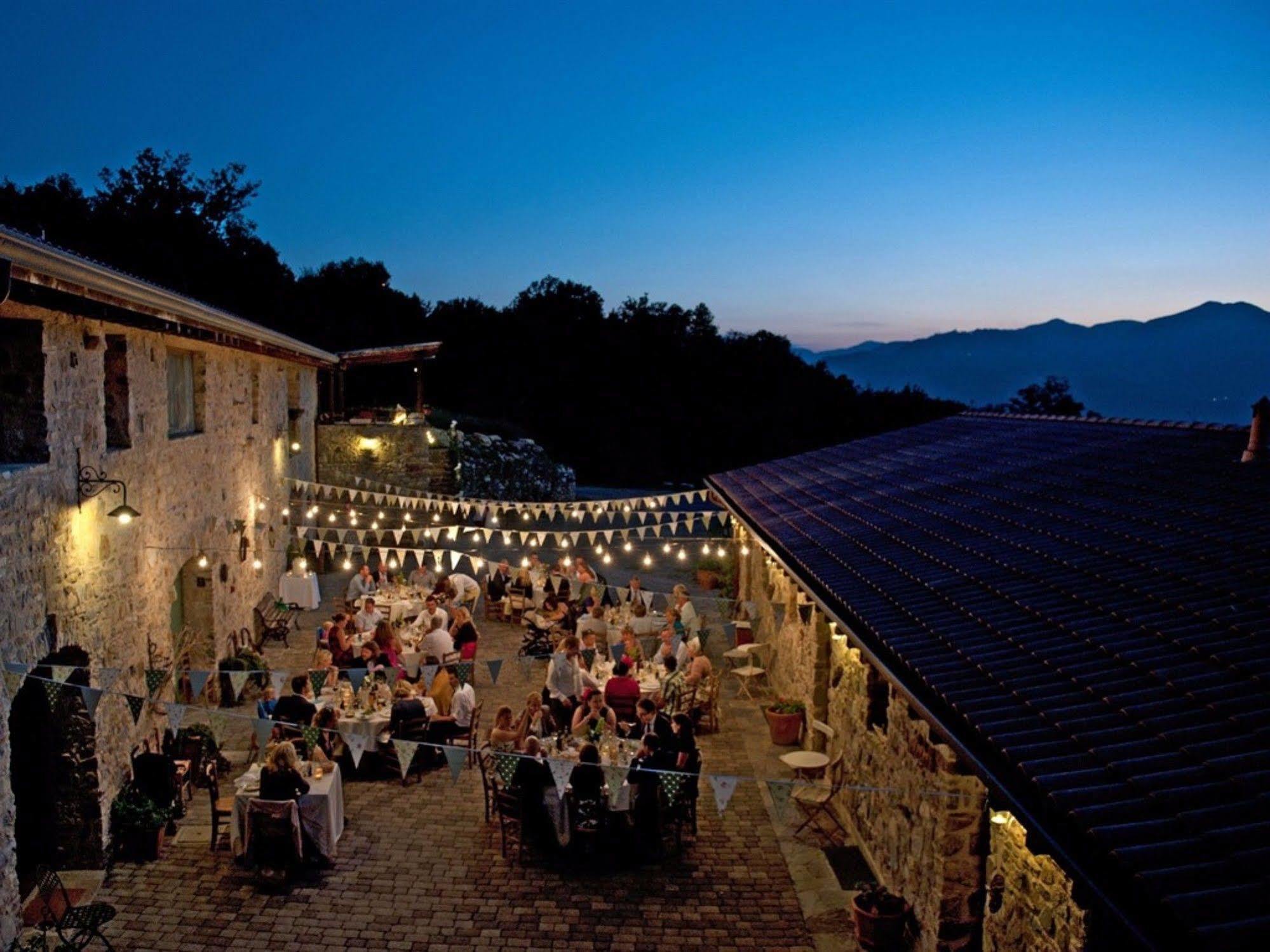 Hotel Podere Conti Filattiera Exteriör bild