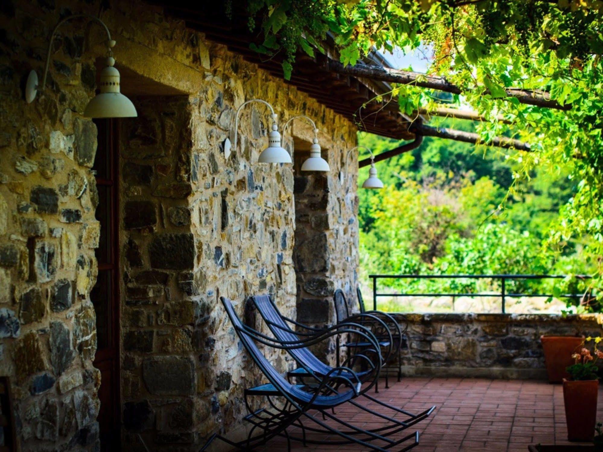 Hotel Podere Conti Filattiera Exteriör bild